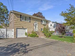 55 Lebkamp Ave, Huntington, NY 11743
