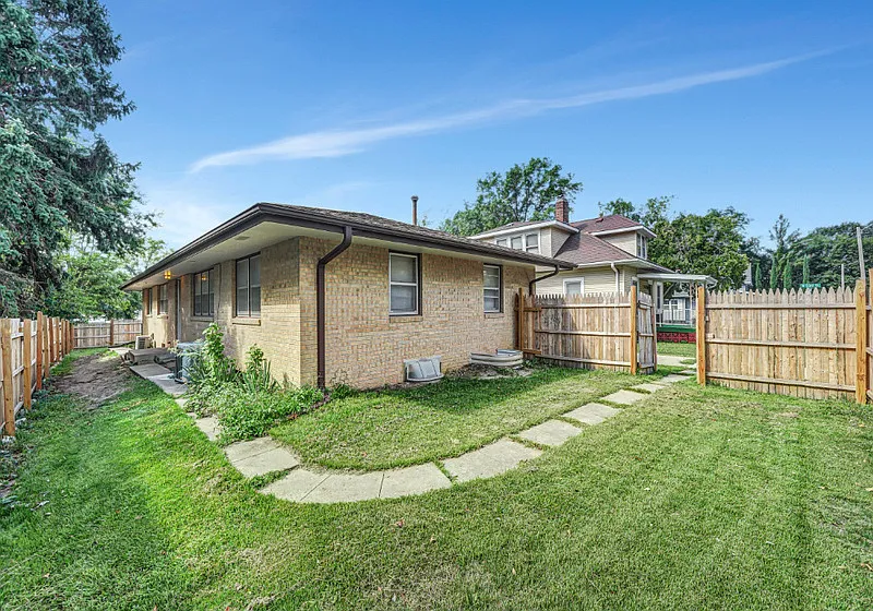 1 bed, 1.0 bath, $800 — Photo 4