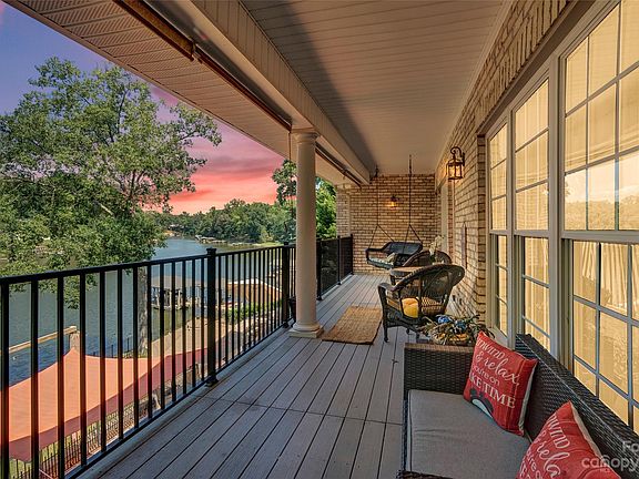3rd image of 6994 Locke Dr