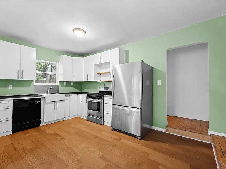 2409 E 9th St #B — Photo 8