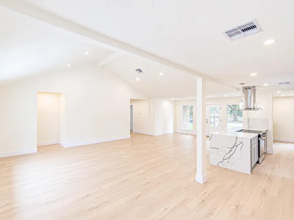 8002 Candle Ln, Houston, TX 77071