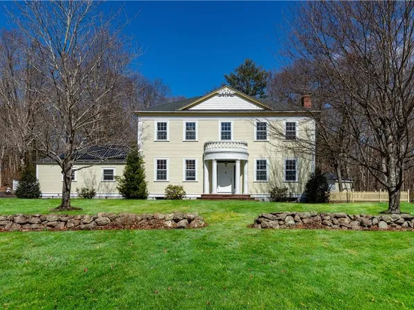 73 Nottingham Dr, Scituate, RI 02831