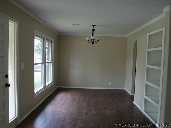 3rd image of 1247 Macklyn Ln SE