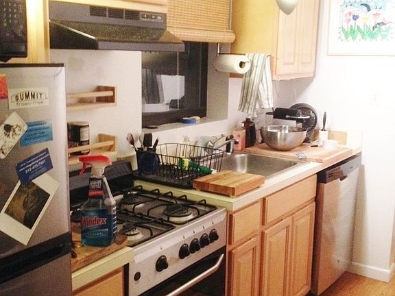 4th image of 106 E 7th St APT 2W