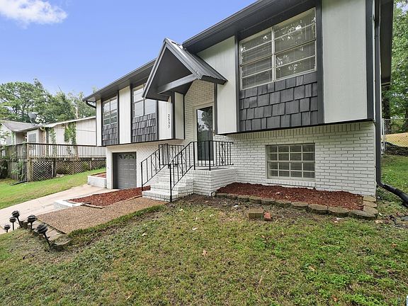3rd image of 2537 Carmel Rd