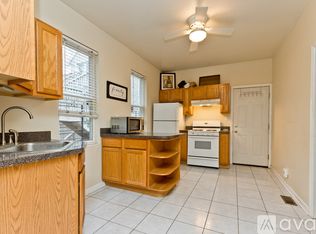 2334 N Southport Ave APT 2R, Chicago, IL 60614