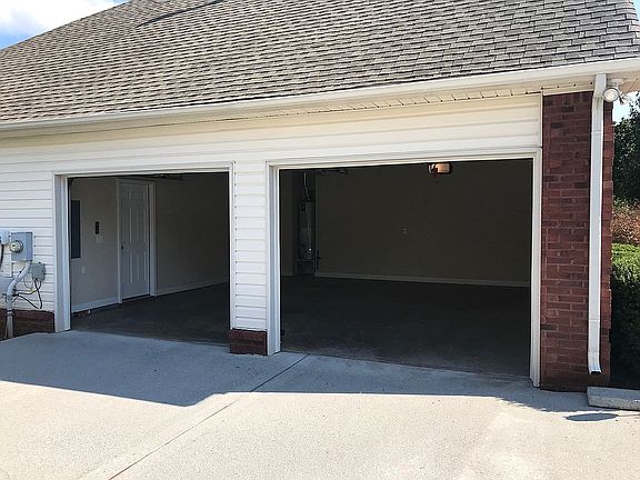 Super clean 2 car garage