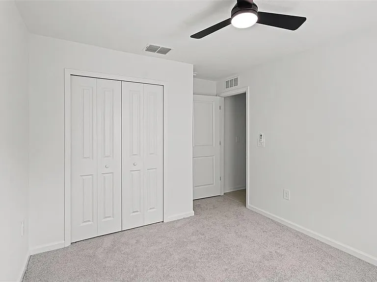 1993 Sarah St — Photo 17