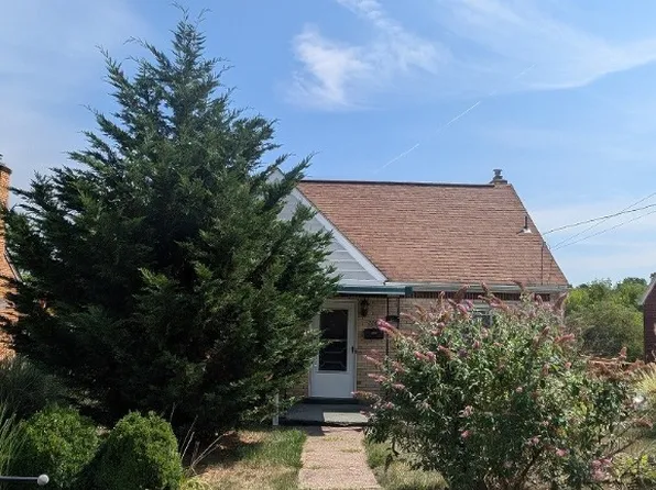 226 Carmella Dr, White Oak, PA 15131