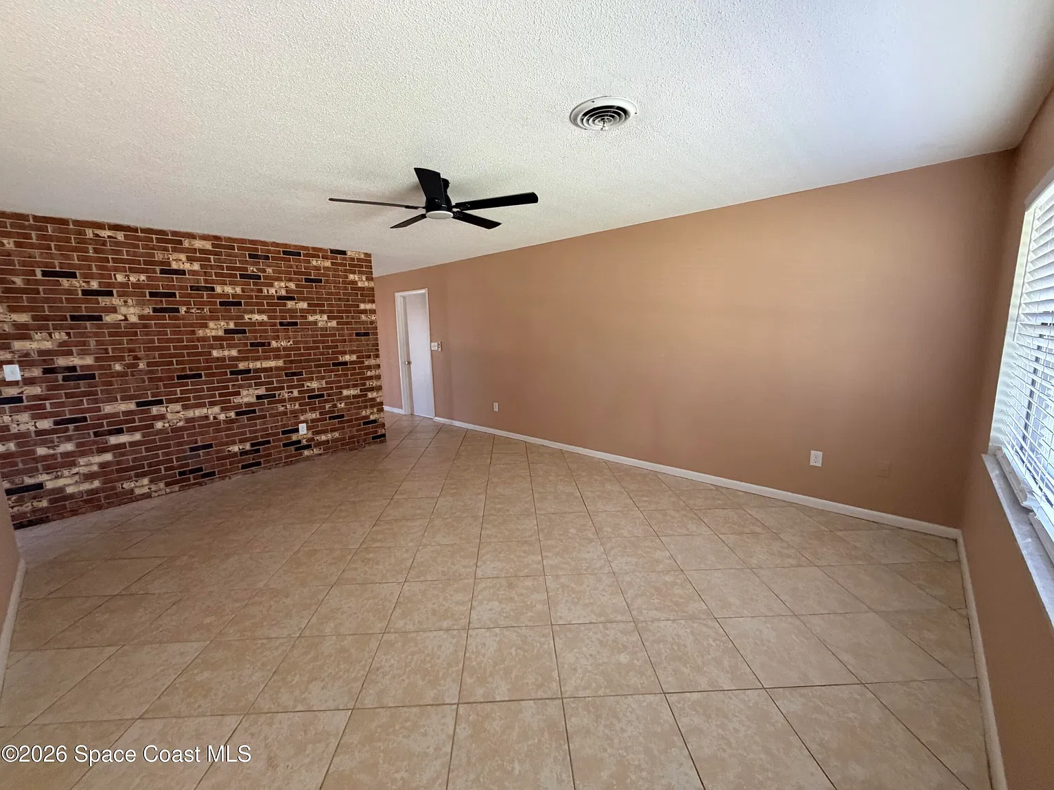 2 bed, 1.0 bath, 1350 sqft, $1,900 — Photo 4