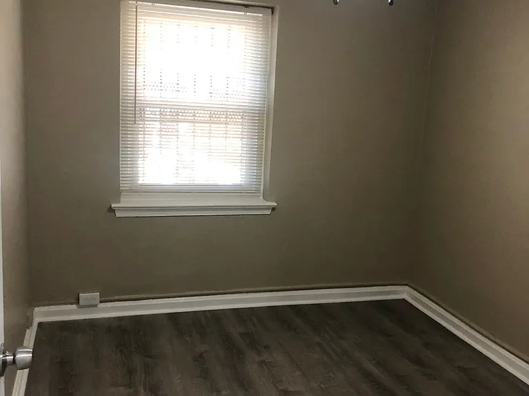 811 Barnaby St SE — Photo 5