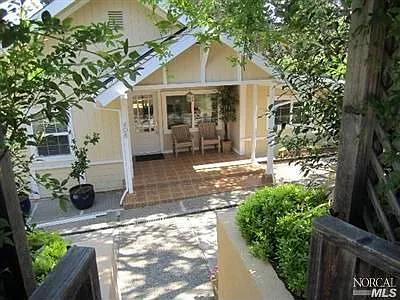 408 Oakdale Ave photo 1