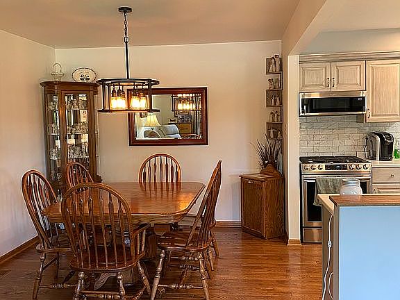 5th image of 18026 Delaware Ct