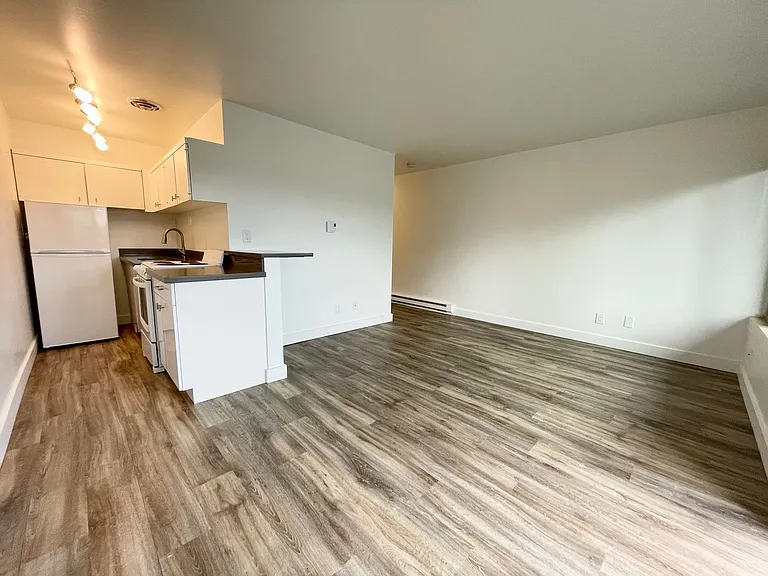 Village Vista Apartments — Photo 77
