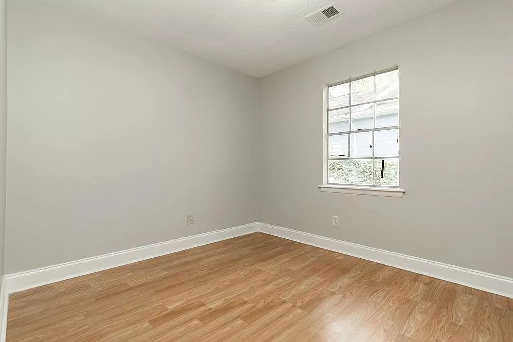 3 bed, 960 sqft, $1,595 — Photo 4