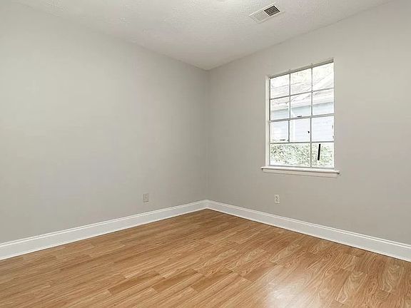 4th image of 482 Arthur St SW