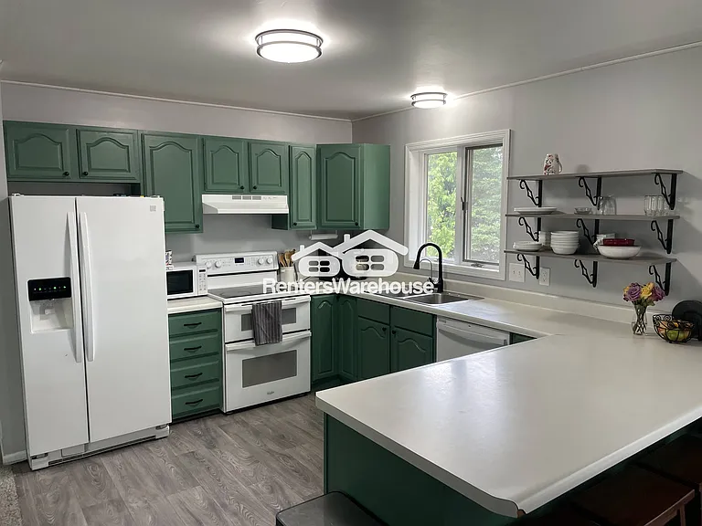 650 Willow St — Photo 3