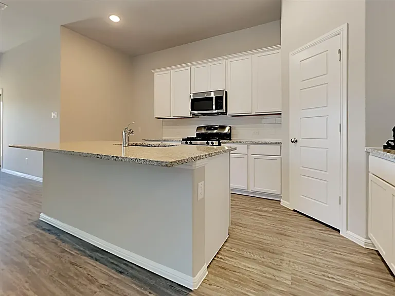 2926 Culver Ave — Photo 4