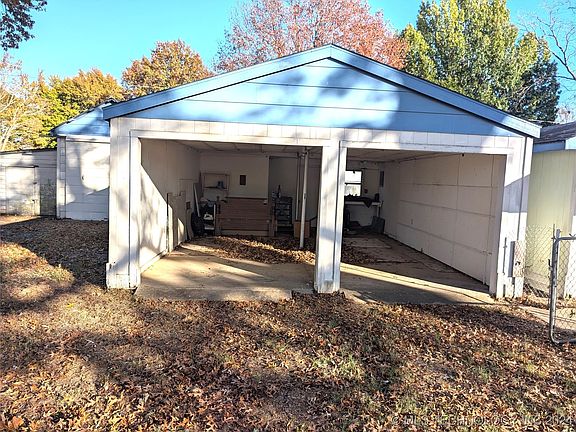 2nd image of 106 Lakeaire Dr