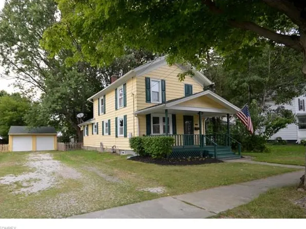 463 Vine St, Geneva, OH 44041
