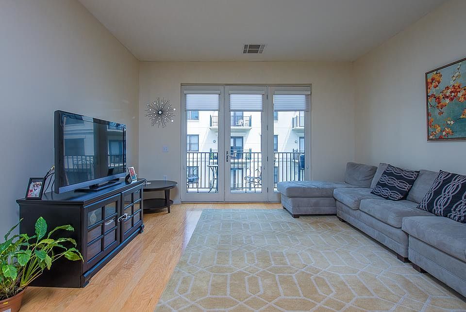 1st image of 1200 Grand St #511