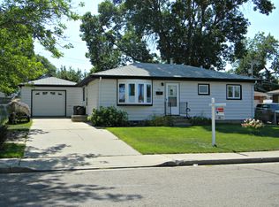 201 12th St NW, Mandan, ND 58554