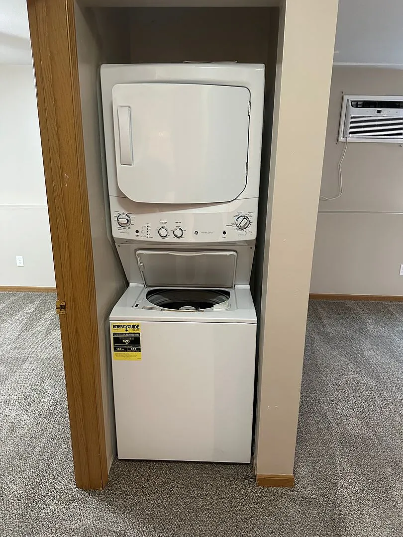 Two Bedroom with Washer/Dryer in unit — Photo 4