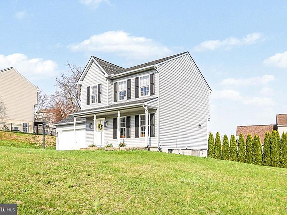 3rd image of 55 Burberry Ln
