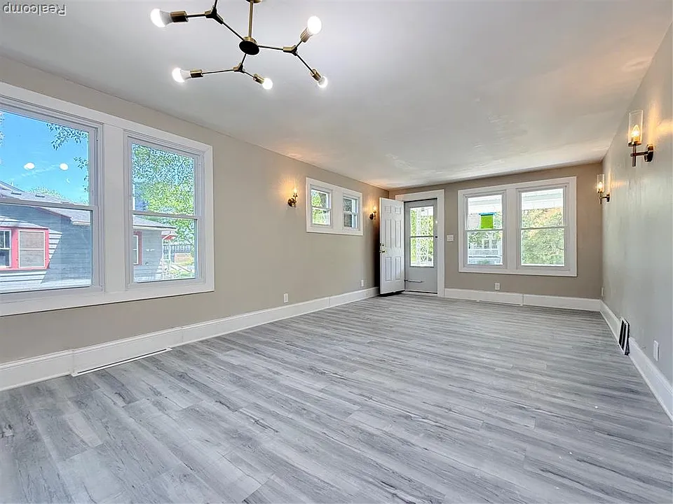 266 W Bennett Ave