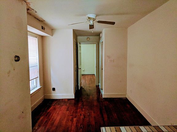 3rd image of 3316 Ellwood Ave APT A