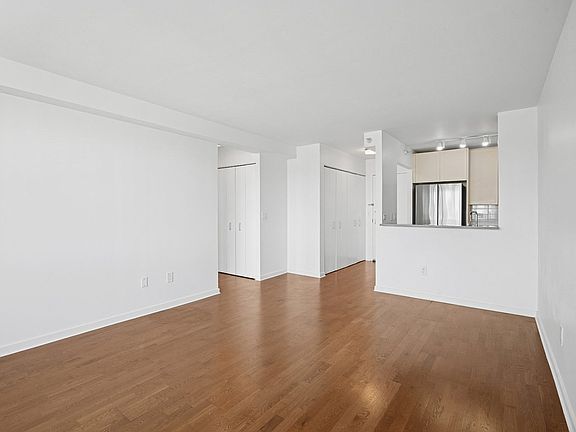 5th image of 420 W 42nd St APT 30E