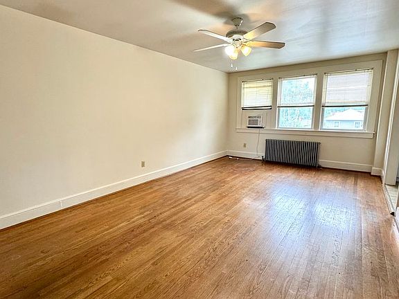 3rd image of 915-2 N Main St