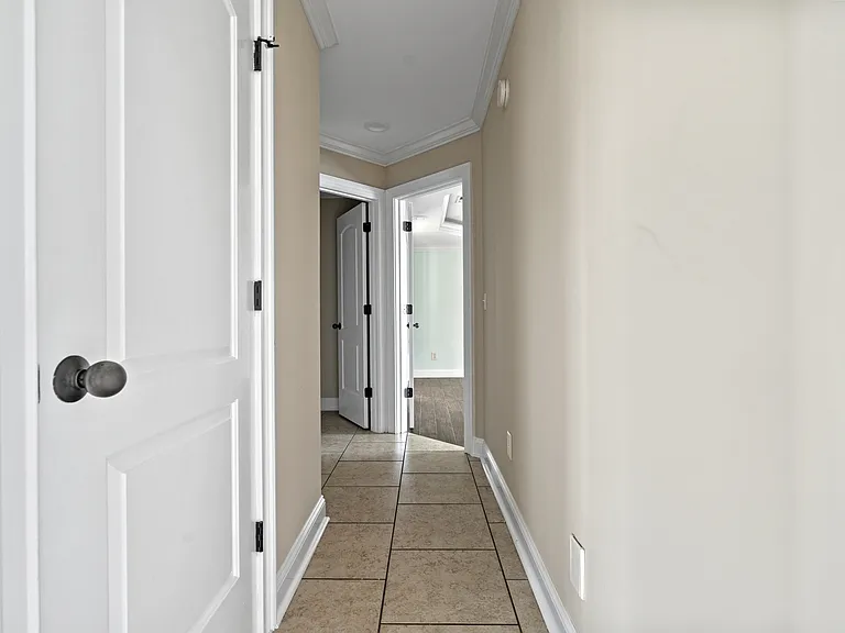1601 Pickford Ln — Photo 15