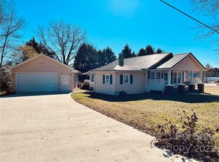 195 Landrum Rd, Columbus, NC 28722