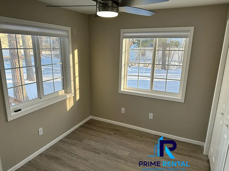 2525 Irvine Ave NW — Photo 11