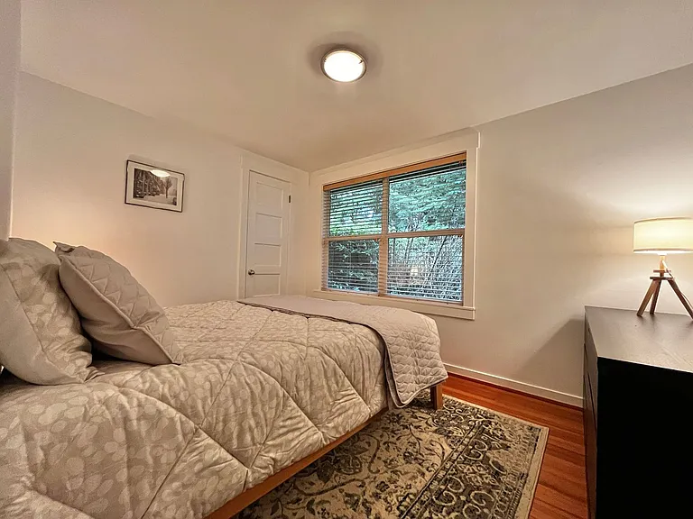 1574 NE Park View Dr #3 — Photo 16