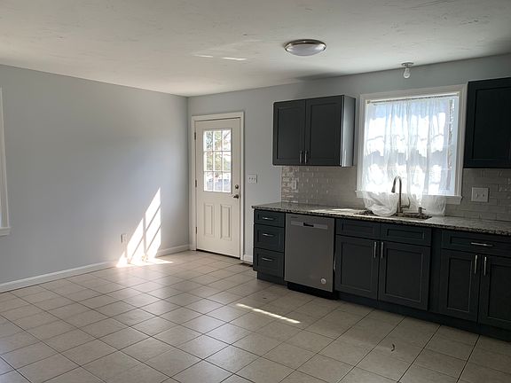 2nd image of 170 Lawrence St