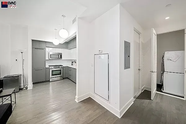 Rented by RELO REDAC INC. | media 8