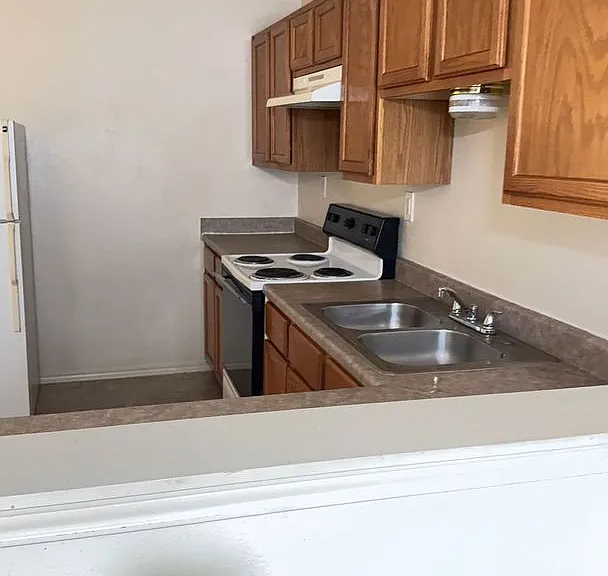3310 Barcelona Dr — Photo 4