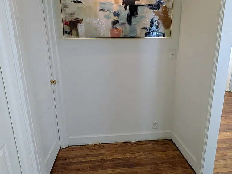 958 Montgomery St — Photo 15