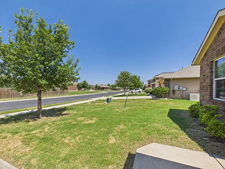 607 Luna Vista Dr — Photo 2