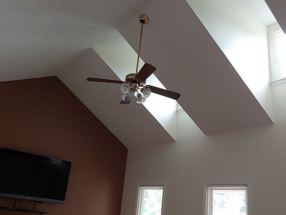 3rd image of 539 Skyview Dr