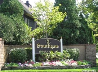 69 Southgate Cir, Massapequa Park, NY 11762