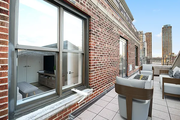 Rented by Stonehenge NYC LLC | media 6