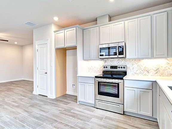 3rd image of 893 Casina Cir