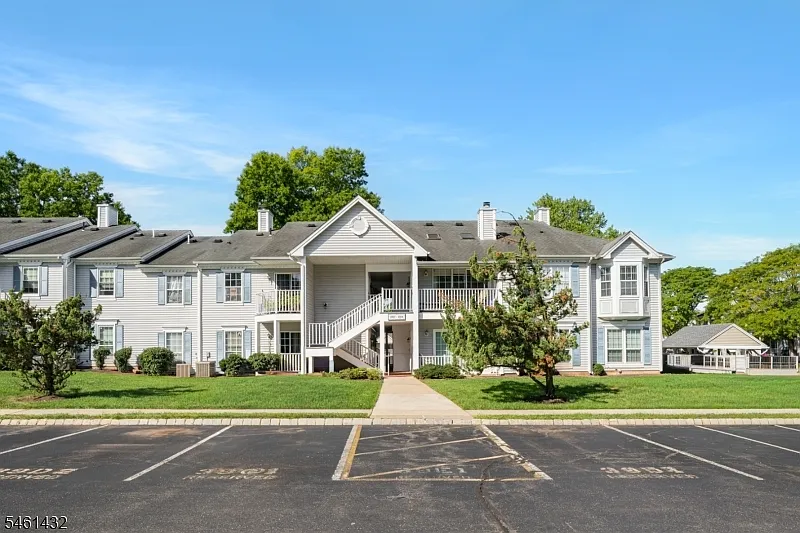 2 bed, 2.0 bath, $2,700 — Photo 2