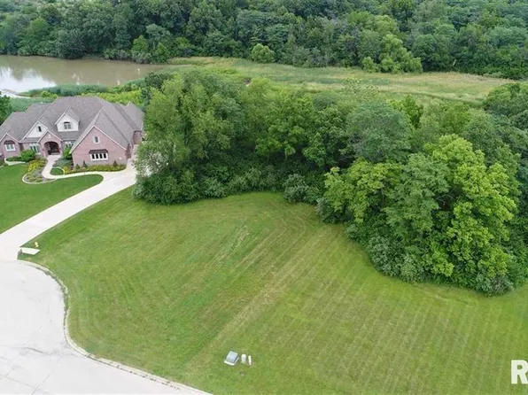 1616 Grandlake Ct, Pekin, IL 61554