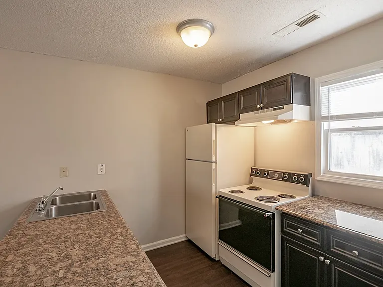 103 Young Ave — Photo 3