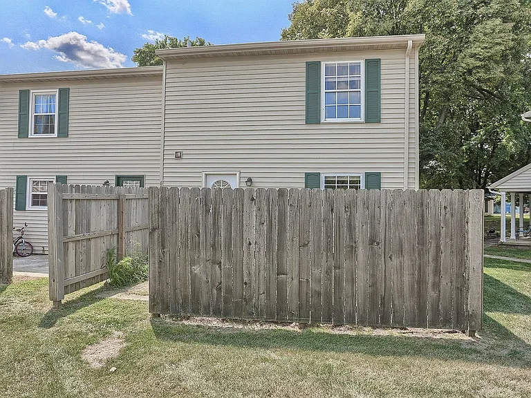 605 English Creek Ct — Photo 16