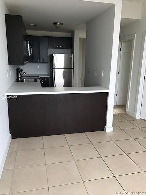 1st image of 914 SW 31st Ave #205
